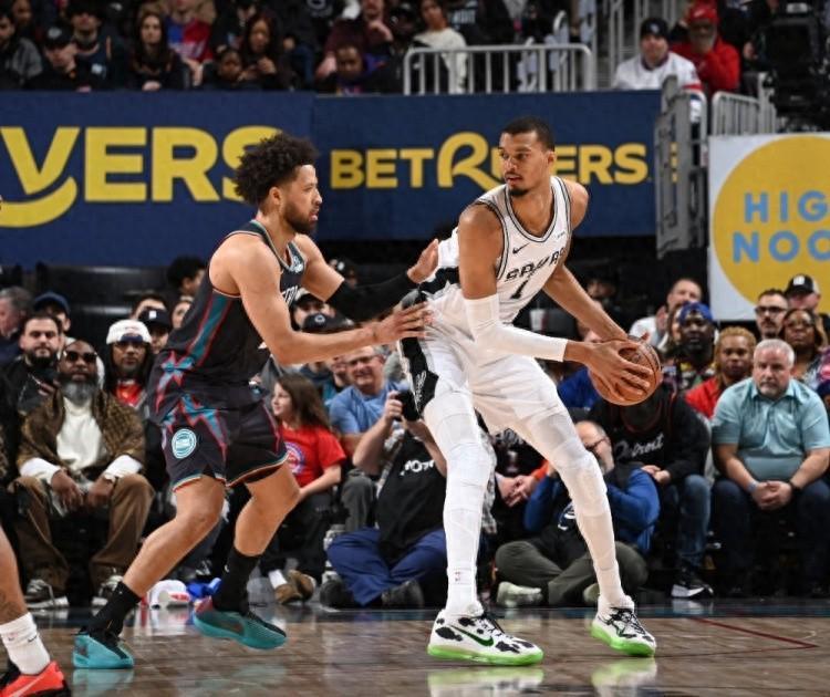 KOK体育-NBA最新排名!差距仅1.5场,4队抢西部第3,勇士第8难保骑士冲第2